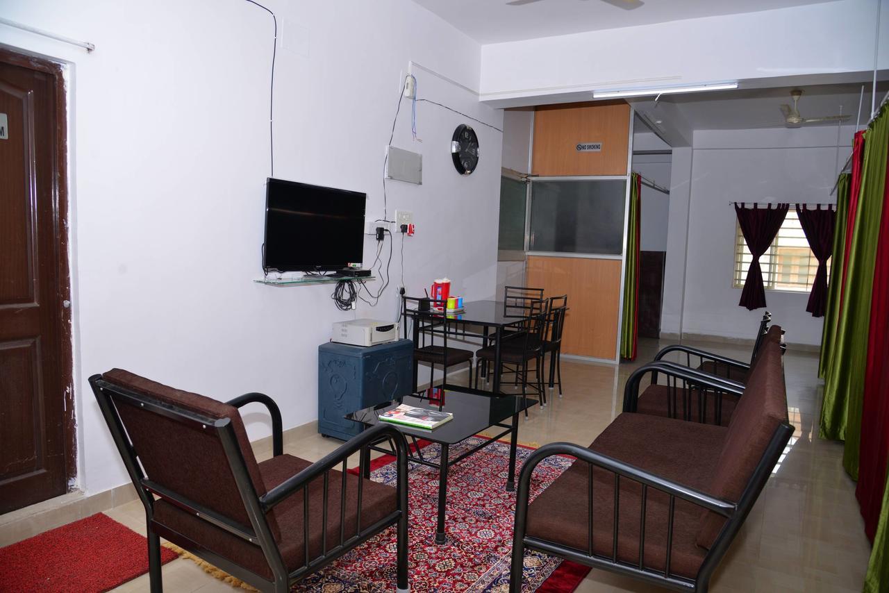 Tranquil Hospitality Hotel Бхубанешвар Екстериор снимка